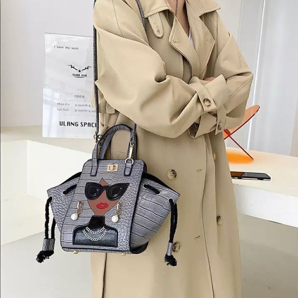 Lady In Grey Handbag - Picture 10 of 16